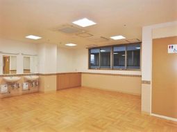 広々とした清潔な洗面室