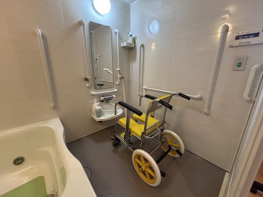 車椅子用の浴室空間
