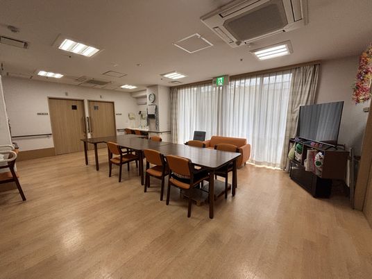 明るく広々とした部屋