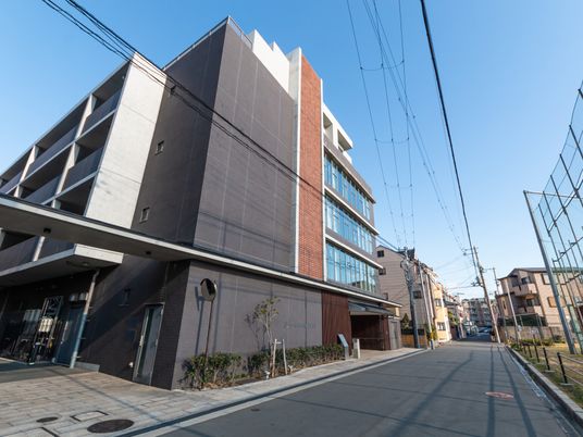 モダンな建物の外観