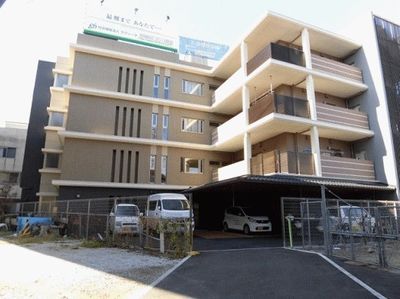 多階層の建物外観