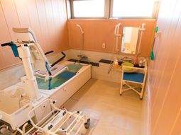 バリアフリーの浴室設備