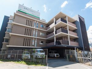 多階層の建物外観