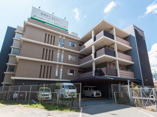 多階層の建物外観