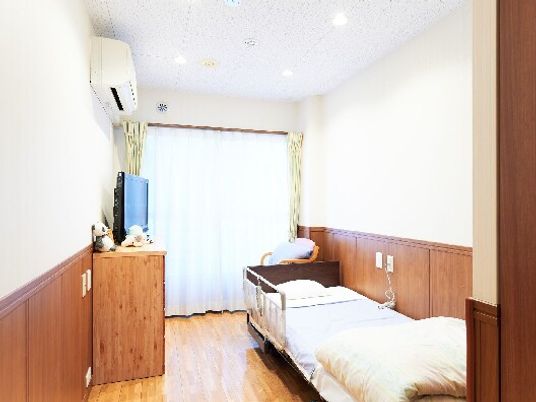 明るい居室の一角