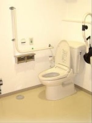 バリアフリー設計のトイレ