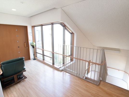 明るい廊下と階段