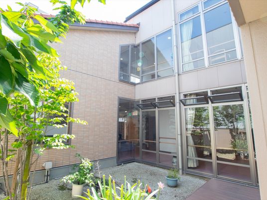 緑豊かなエントランス