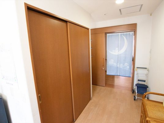 廊下と和式のれん
