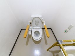 手すり付きトイレ空間