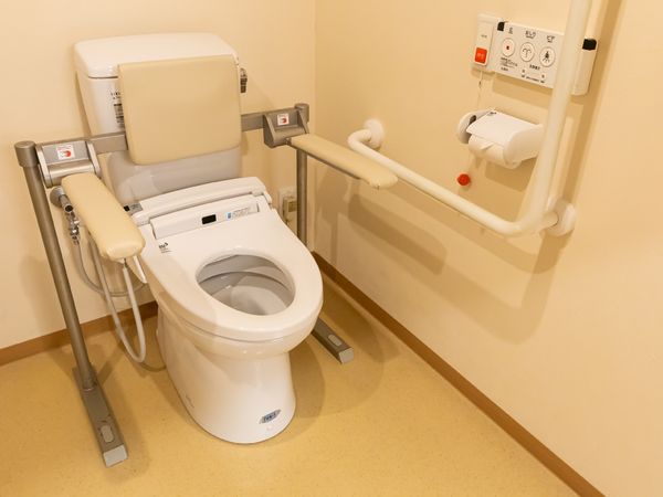 手すり付きトイレ設備
