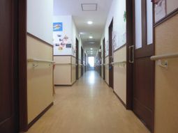 明るい廊下の様子