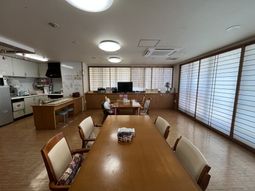 広々としたダイニングルーム