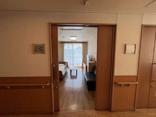 陽光の差し込む居室