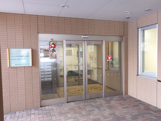エントランスの自動ドア