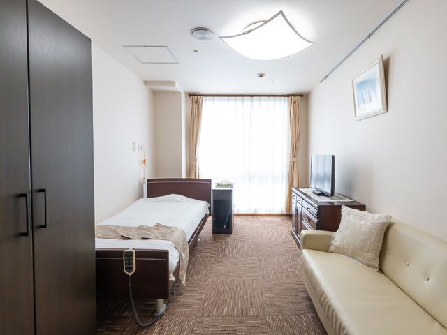 快適な居室の一例 居室 ゆったりとした居室が暮らしやすさを支えます。個々のニーズに合わせた環境で、安心してお過ごしいただける空間です。