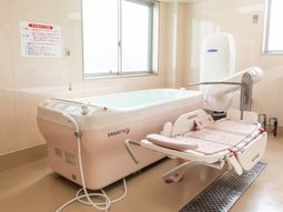 快適な設備の浴室