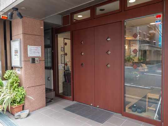 エントランスの自動ドア