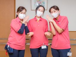 スタッフが笑顔で挨拶