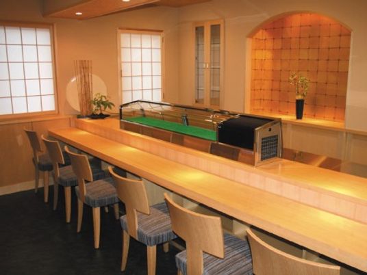 明るく清潔な食堂