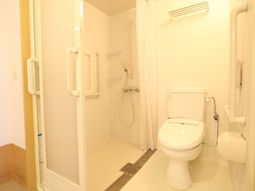 バリアフリー設計のトイレ