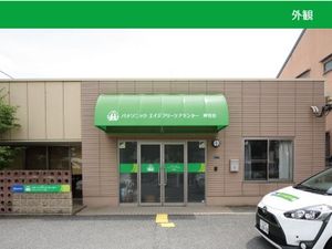 エントランス正面の外観  