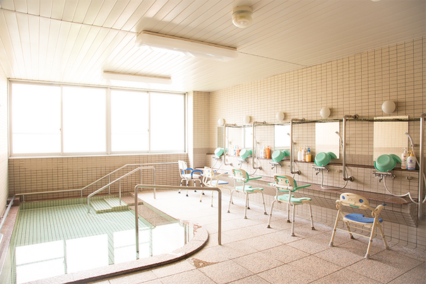 広々とした浴室