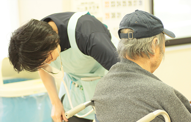 スタッフと利用者の様子