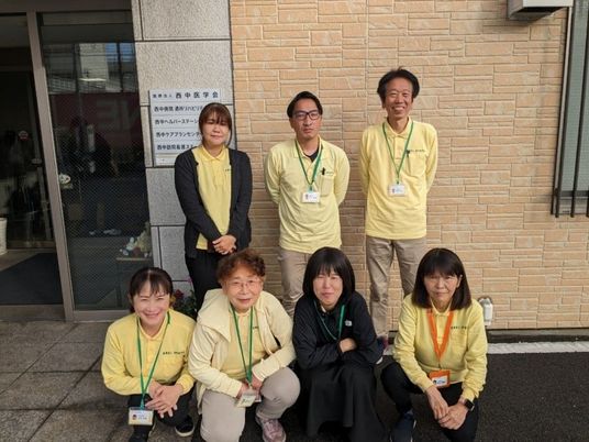 職員集合の施設外観  