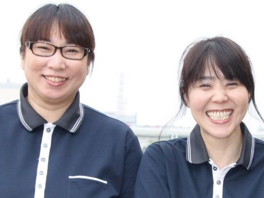 笑顔のスタッフイメージ  
