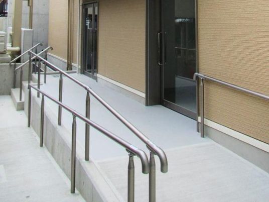 手すり付き廊下  