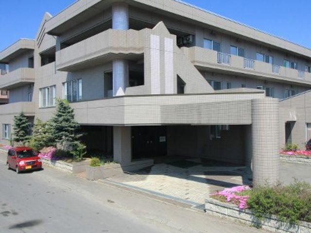 広々とした建物の外観 外観 開放的なデザインの建物です。明るい環境で快適に過ごせます。