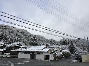 雪景色の外観  