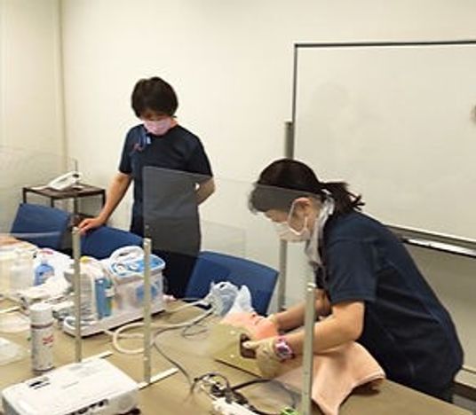 スタッフが作業する部屋