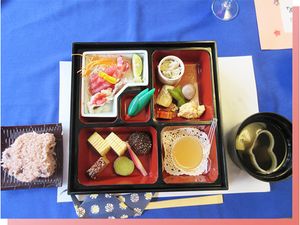 色とりどりの食事の膳