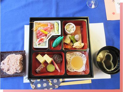 色とりどりの食事の膳