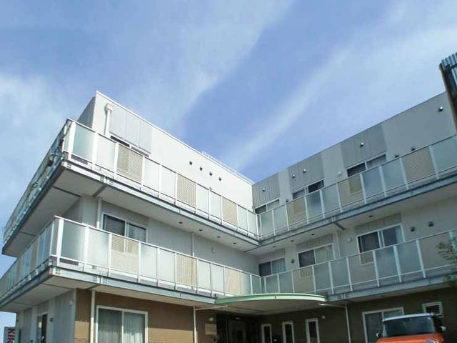 モダンな建物の外観 外観 現代的なデザインの建物で、快適な環境が用意されています。働く方にも優しい設計です。