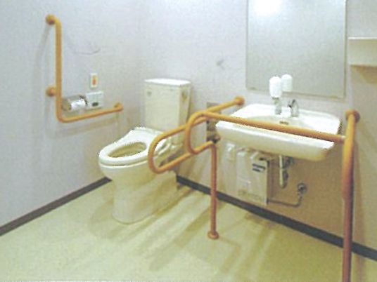 手すり付きトイレ  