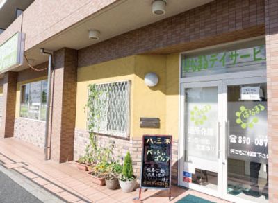 日差しがあたる外観