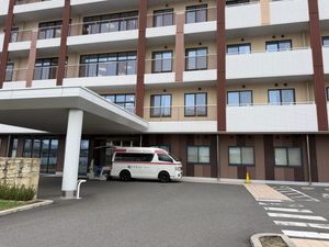 外観と送迎車  
