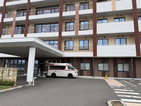 外観と送迎車  