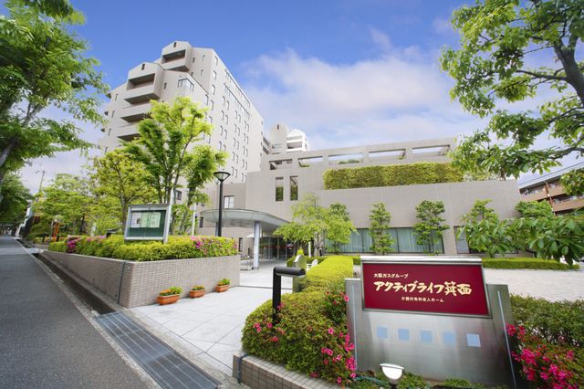 緑豊かな施設玄関