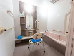 バリアフリーな浴室施設