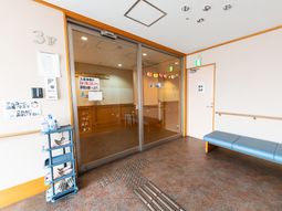 明るい廊下の一部