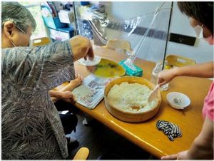 共有スペースでの食事準備