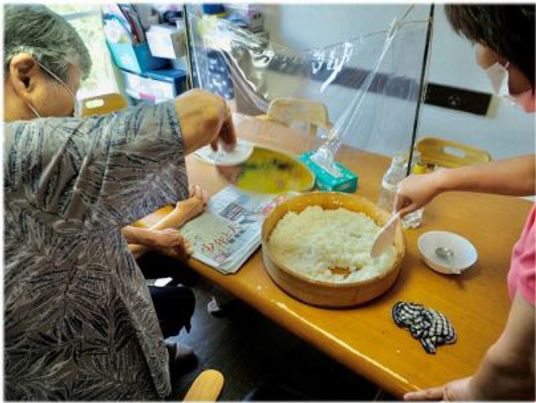 共有スペースでの食事準備