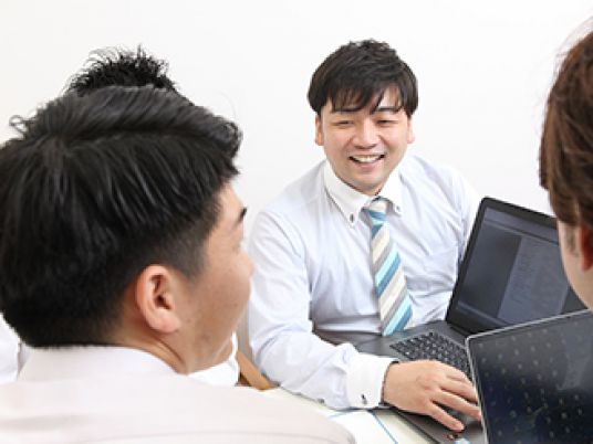 笑顔のスタッフと面談