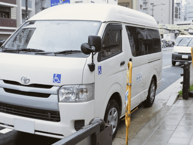 送迎車の外観 外観 施設の送迎車です。移動が必要な方のために備えられています。