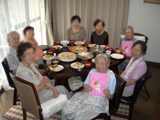 和やかなダイニング  
