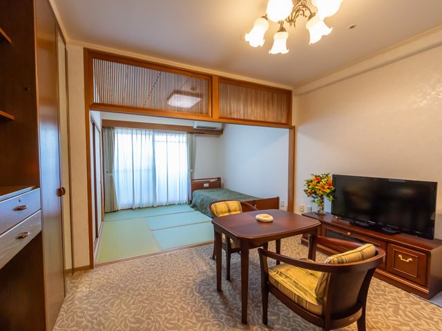 居心地の良い居室 居室 ゆったりとした空間の居室です。和洋折衷のデザインで、日々の静かな暮らしをサポートします。